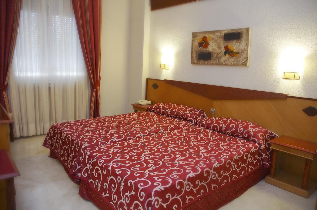 Hotel Del Val - Parking Gratuito Андухар Экстерьер фото
