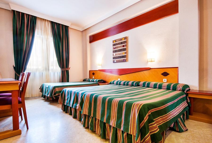 Hotel Del Val - Parking Gratuito Андухар Экстерьер фото