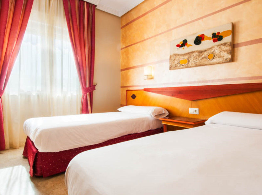 Hotel Del Val - Parking Gratuito Андухар Экстерьер фото