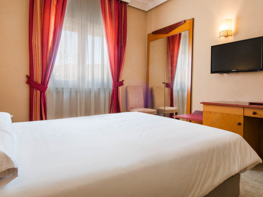 Hotel Del Val - Parking Gratuito Андухар Экстерьер фото