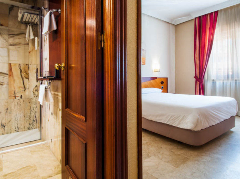 Hotel Del Val - Parking Gratuito Андухар Экстерьер фото